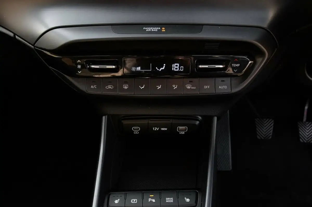 2024-hyundai-i20-10-t-gdi-premium-big-31