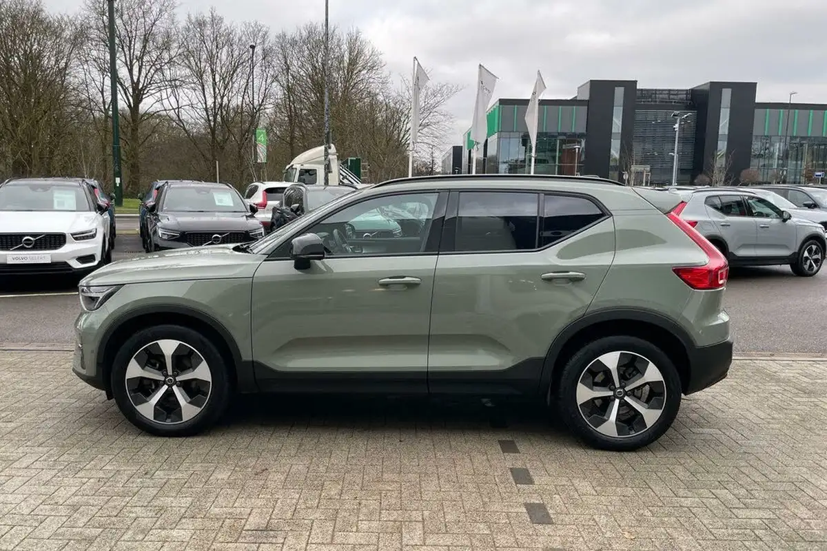 2024-volvo-xc40-20-b3-plus-big-8