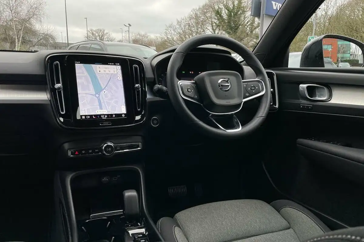 2024-volvo-xc40-20-b3-plus-big-32