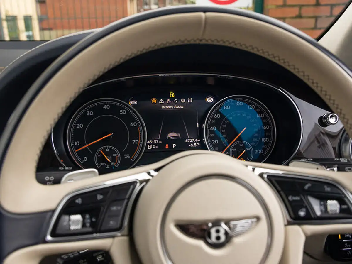 2016-bentley-bentayga-60-w12-big-17