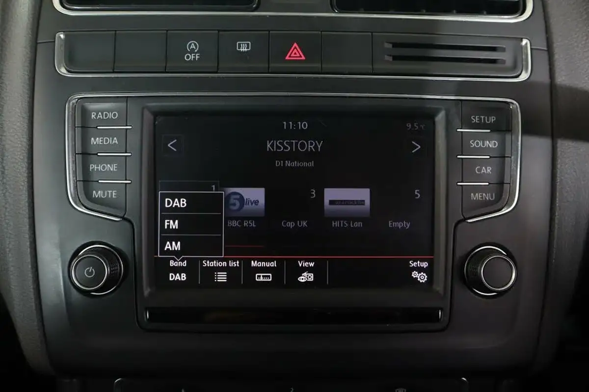 2015-volkswagen-polo-10-se-60ps-5d-big-37