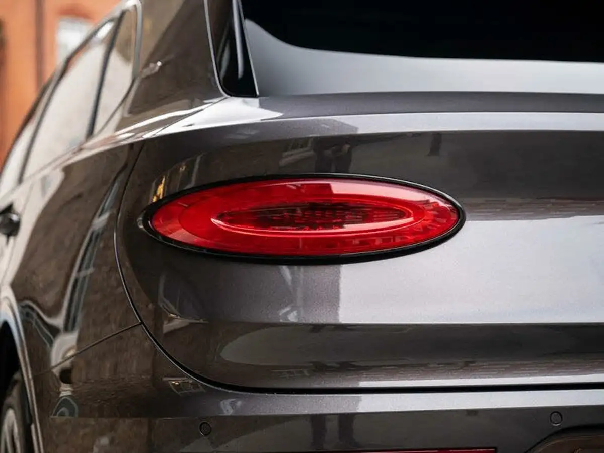 2023-bentley-bentayga-40-v8-extended-wheelbase-azure-big-54