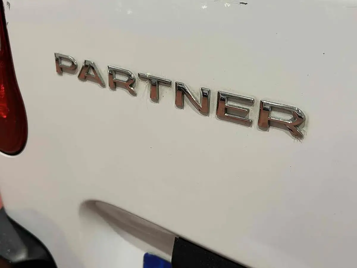 2019-peugeot-partner-16bluehdi-1000-professional-big-35