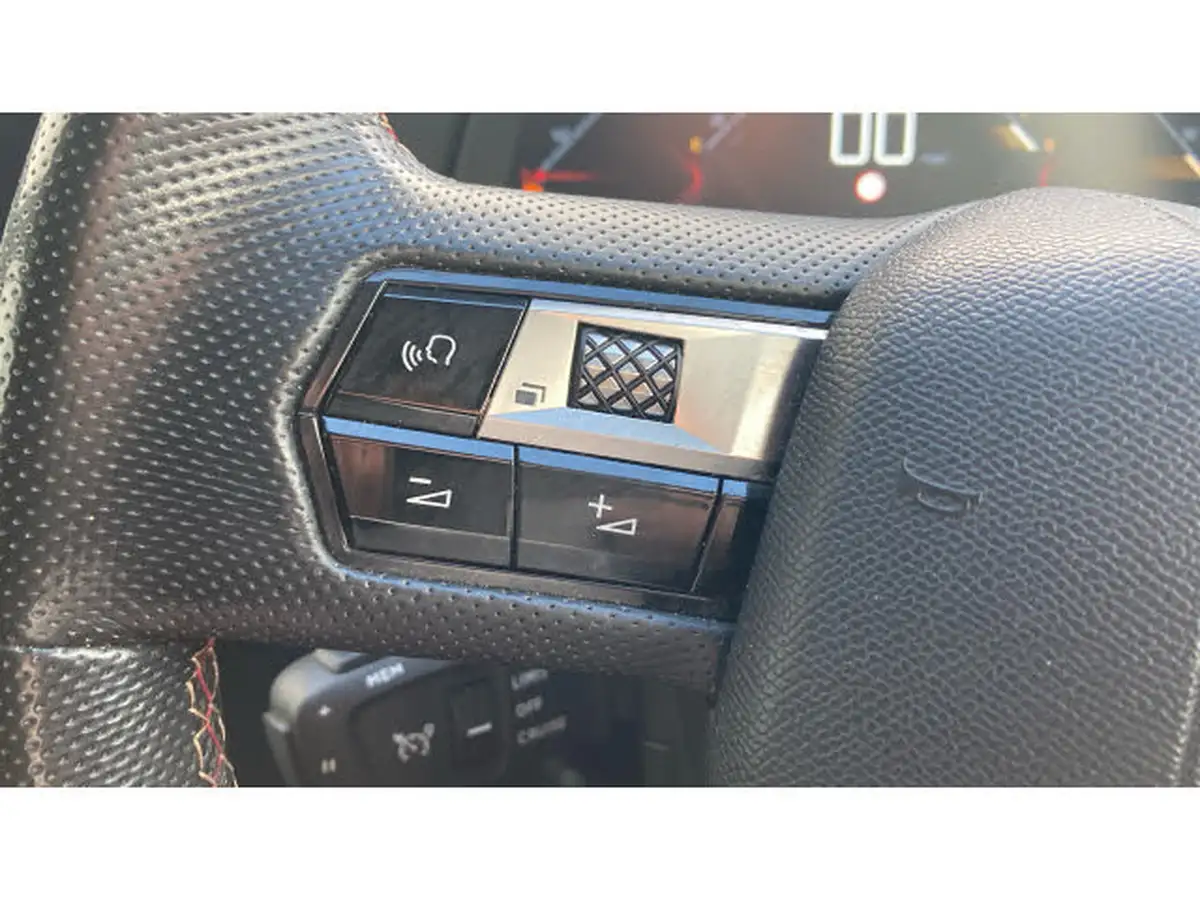 2019-ds-ds-7-crossback-16-puretech-performance-line-180ps-big-34