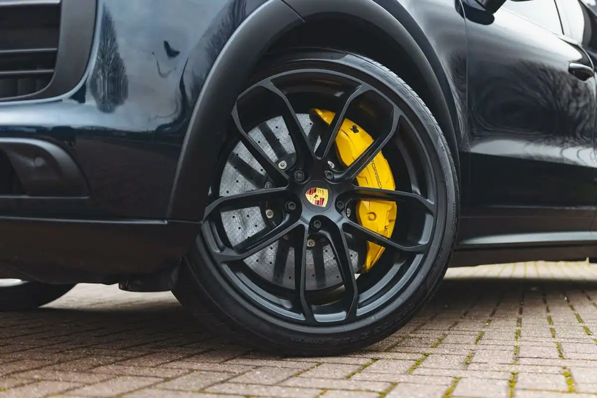 2019-porsche-cayenne-40-v8-turbo-coupe-big-23