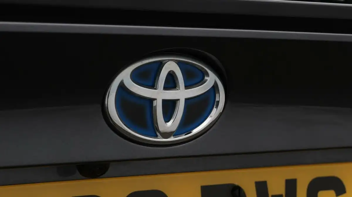 2020-toyota-c-hr-18-vvt-i-icon-parking-pack-big-22