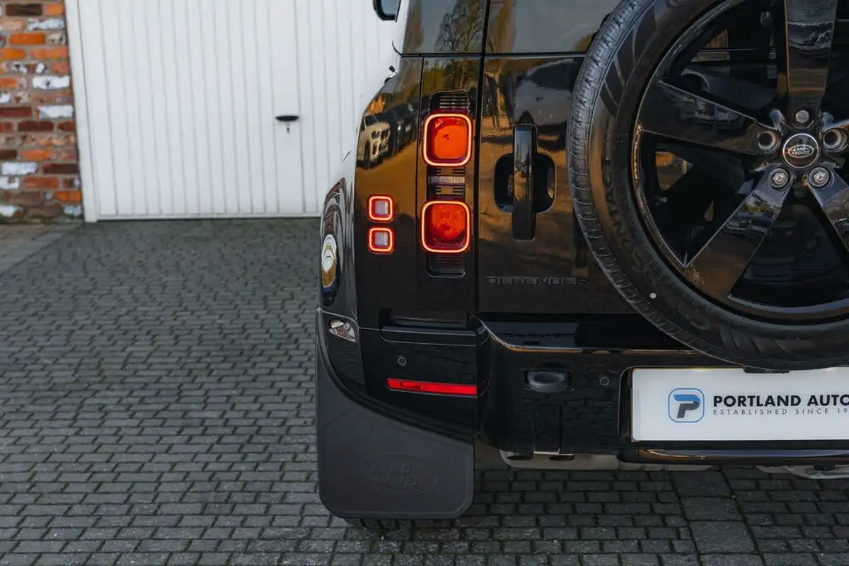 2023-land-rover-110-defender-30-d300-x-dynamic-hse-big-13