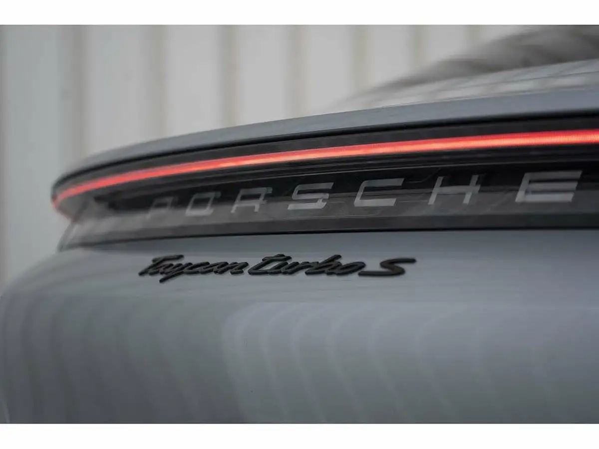 2021-porsche-taycan-e-turbo-s-big-5