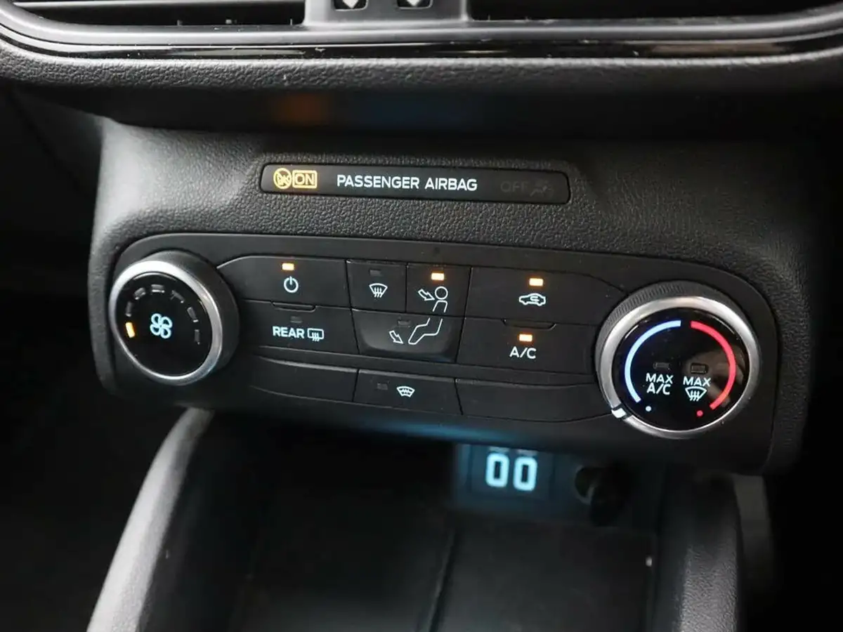 2021-ford-focus-15-st-line-hatchback-big-31