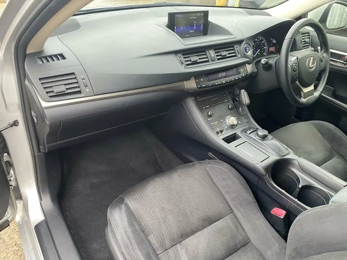 2014-lexus-ct-200h-18-advance-big-20