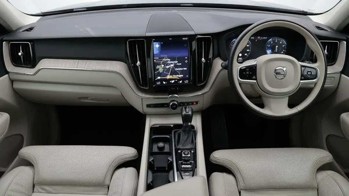 2018-volvo-xc60-20-t5-inscription-250bhp-4x4-big-13