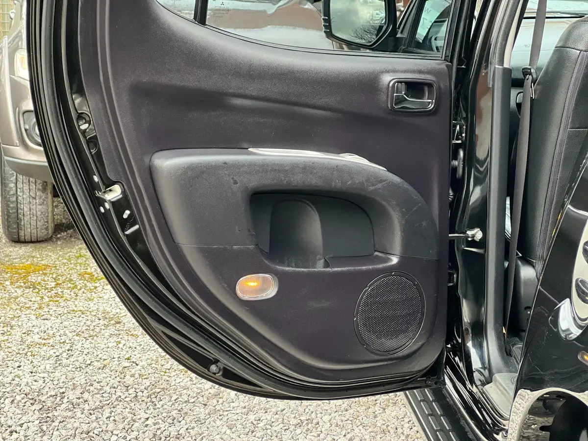 2014-mitsubishi-l200-25td-barbarian-auto-big-30