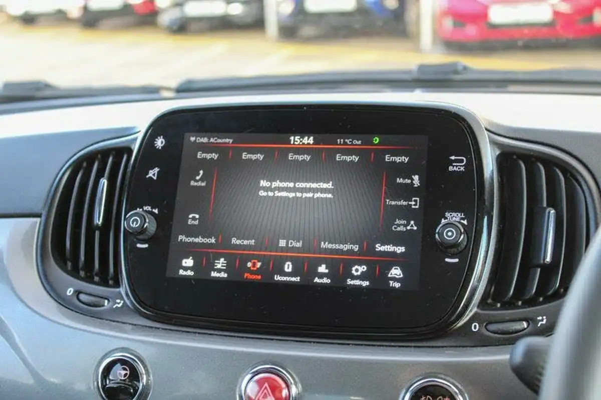 2020-fiat-500-10-lounge-big-20