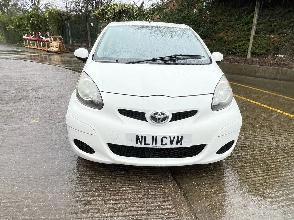 2011-toyota-aygo-10-aygo-go-vvt-i-5d-big-7