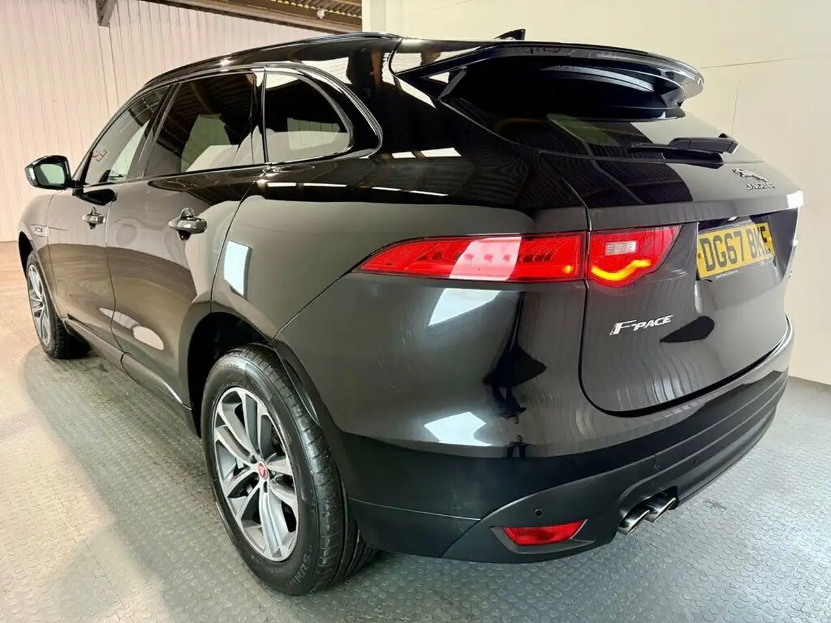 2017-jaguar-f-pace-20-i4d-r-sport-180ps-awd-ss-auto-big-4