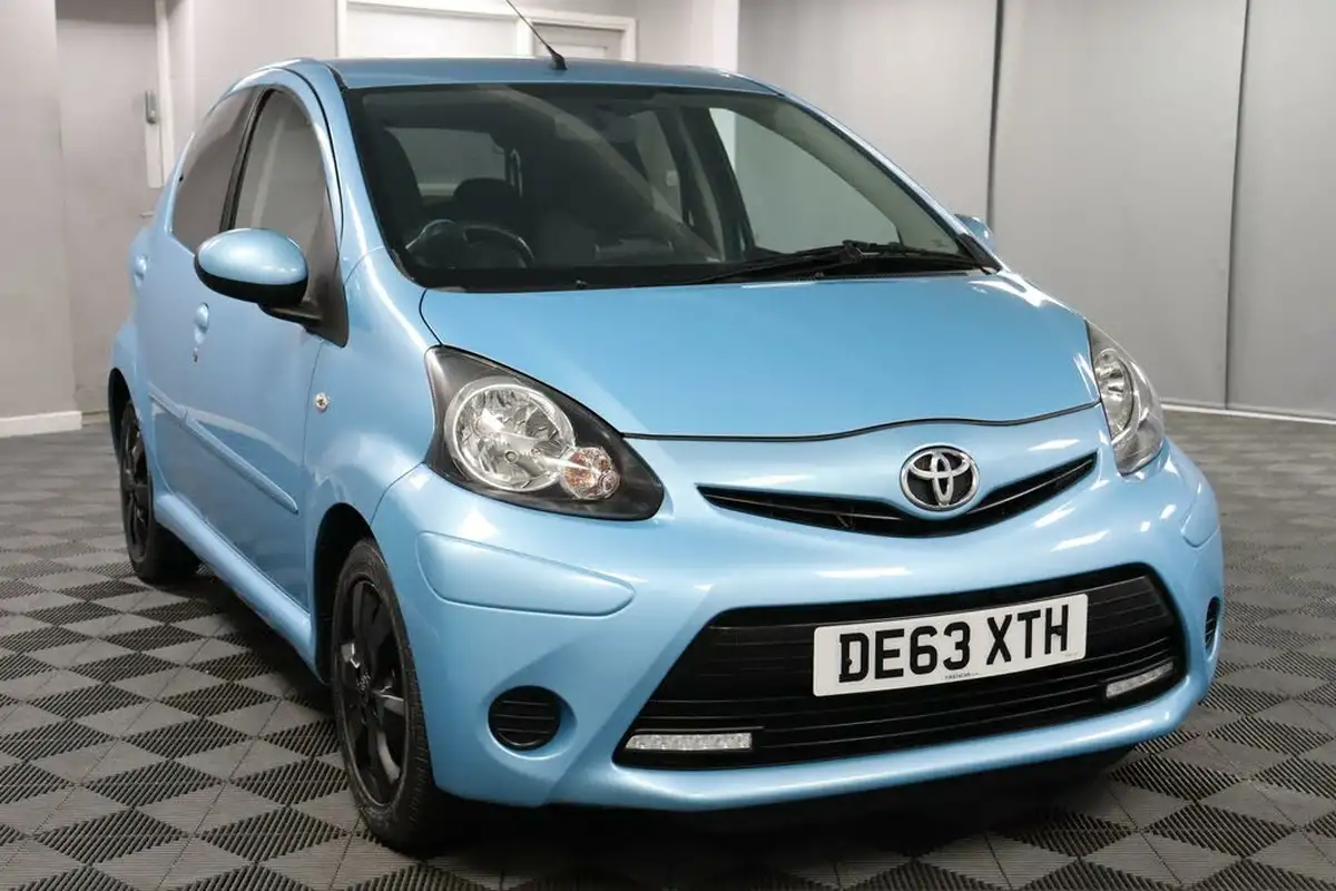 2013-toyota-aygo-10-move-style-5d-big-29