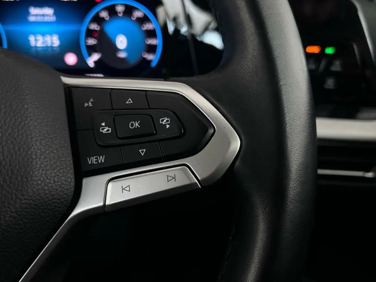 2021-volkswagen-golf-15-tsi-life-150ps-hatchback-big-18