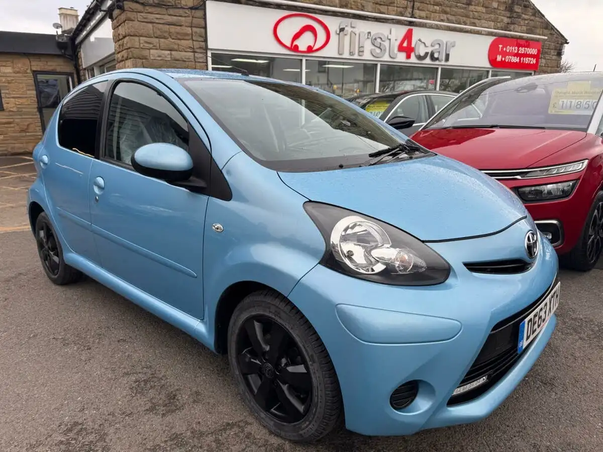 2013-toyota-aygo-10-move-style-5d-big-5