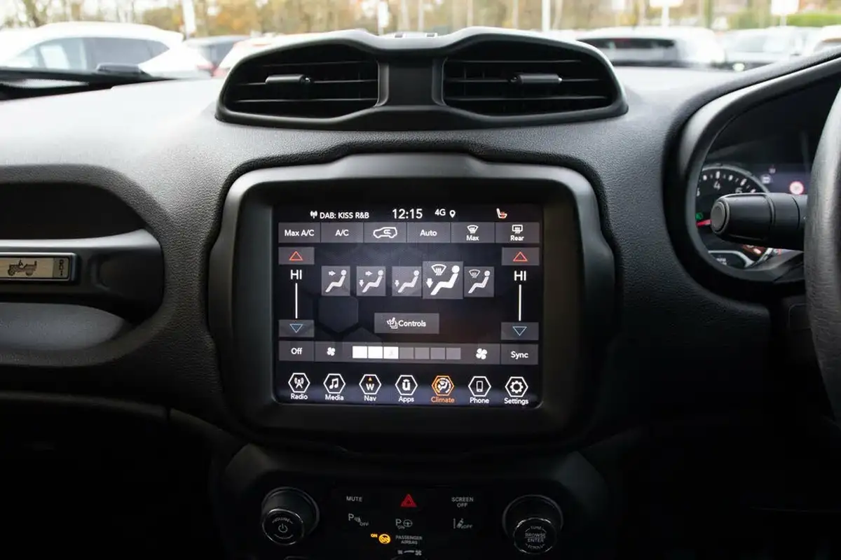 2021-jeep-renegade-10-gse-80th-anniversary-big-26
