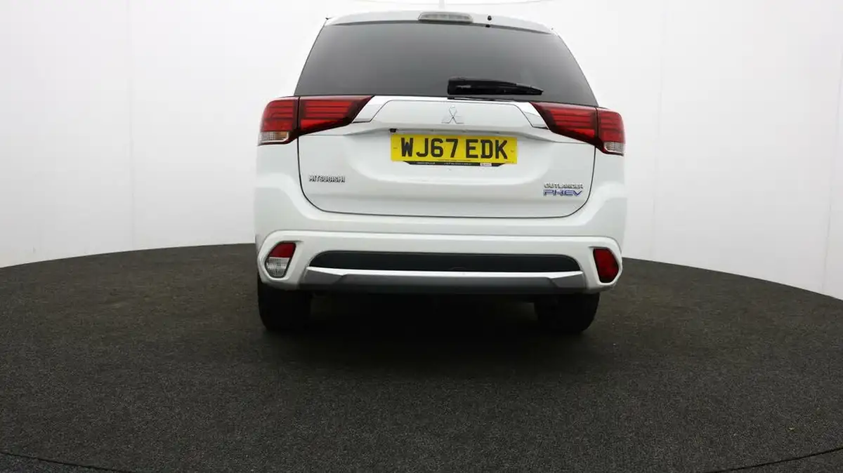 2017-mitsubishi-outlander-20-4h-phev-big-52