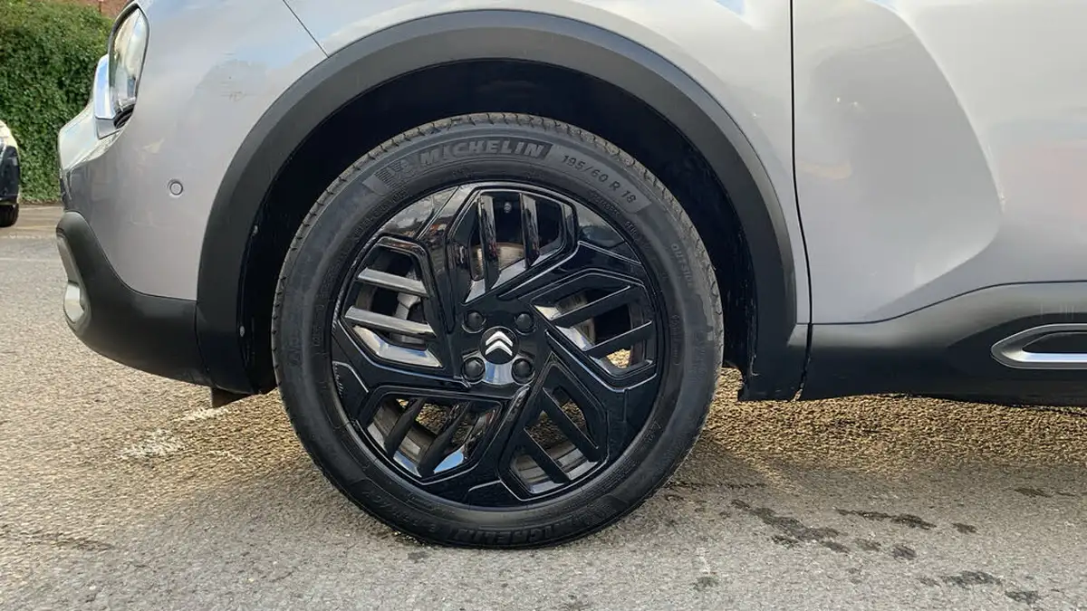 2024-citroen-c4-e-e-series-156ps-54kwh-big-13