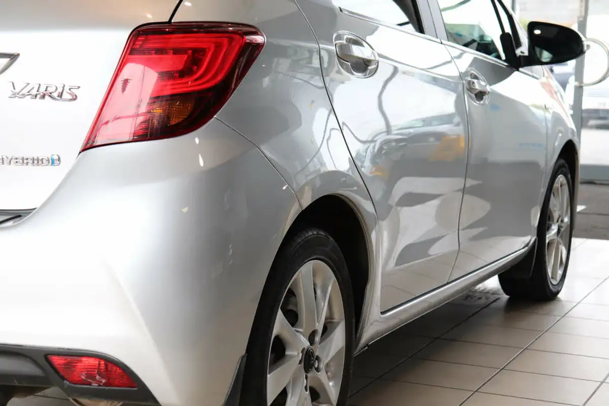 2015-toyota-yaris-15-vvt-i-sport-hybrid-big-73