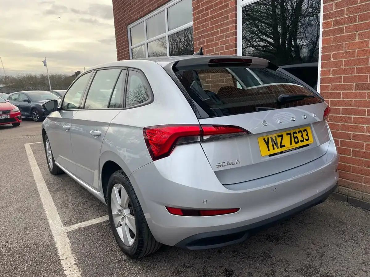 2019-skoda-scala-10-tsi-se-115ps-big-3