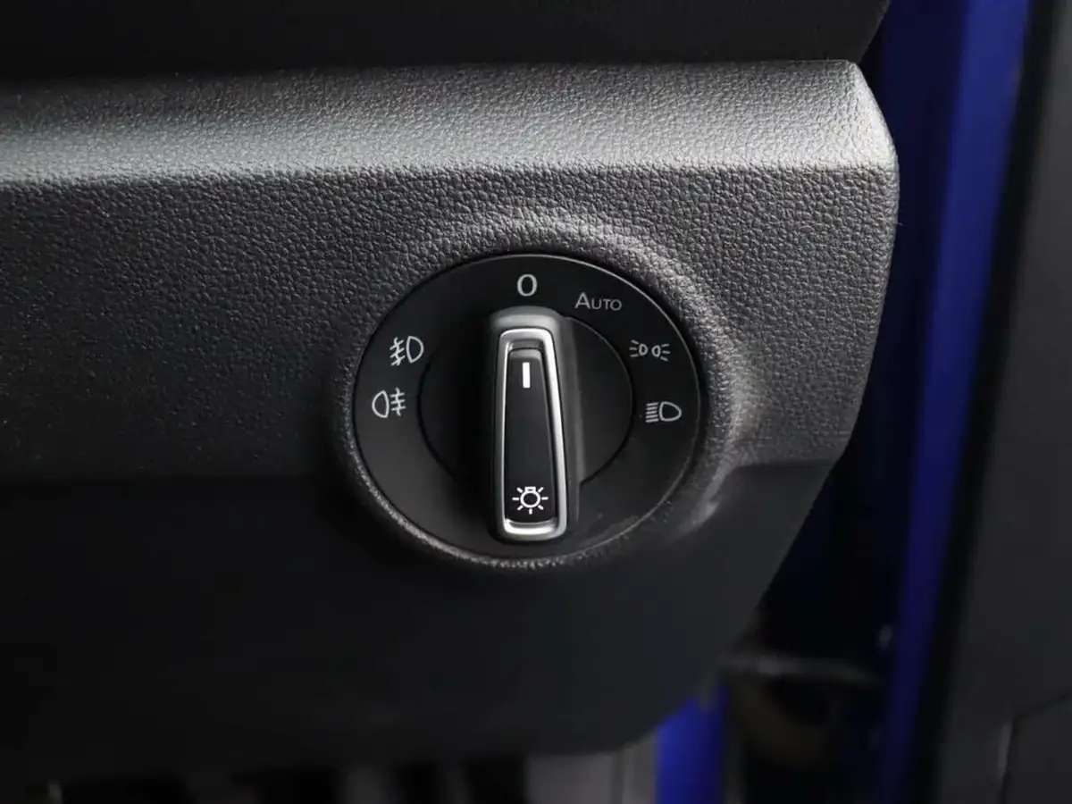 2018-volkswagen-t-roc-16tdi-sel-big-39