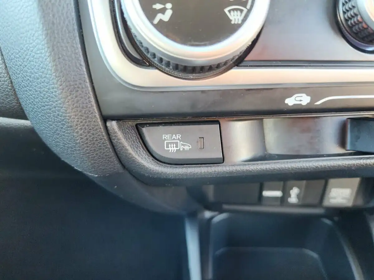 2018-honda-jazz-13-i-vtec-se-big-25