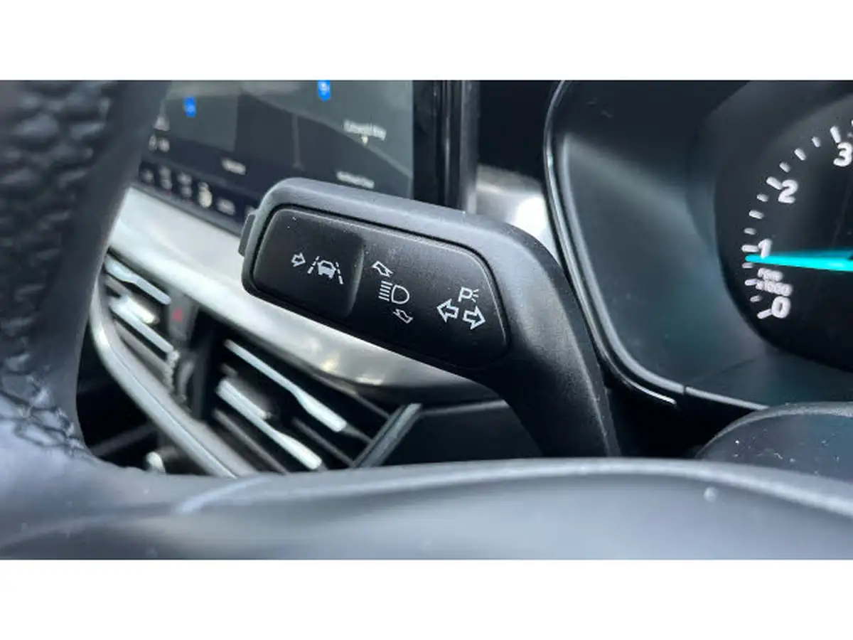 2023-ford-focus-10t-titanium-125ps-hatchback-big-25