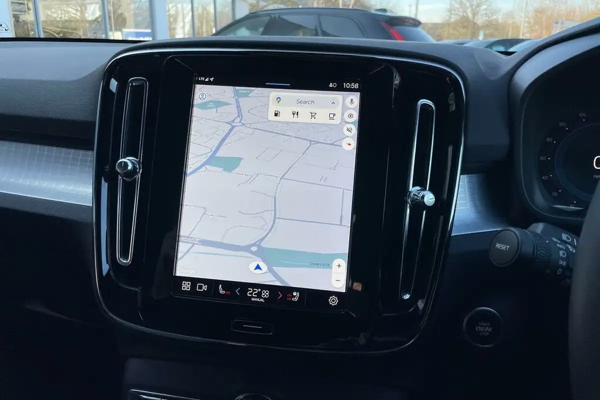 2023-volvo-xc40-20-b3-plus-big-36