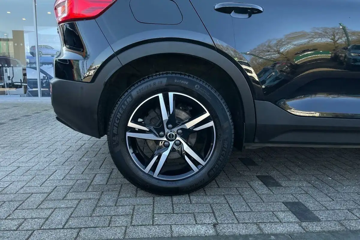 2023-volvo-xc40-20-b3-plus-big-12