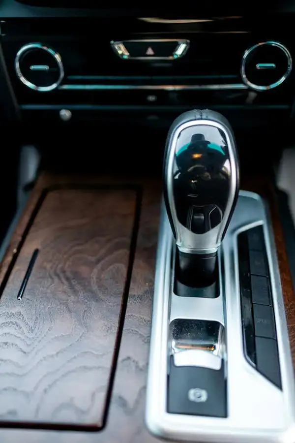 2014-maserati-ghibli-30-big-8