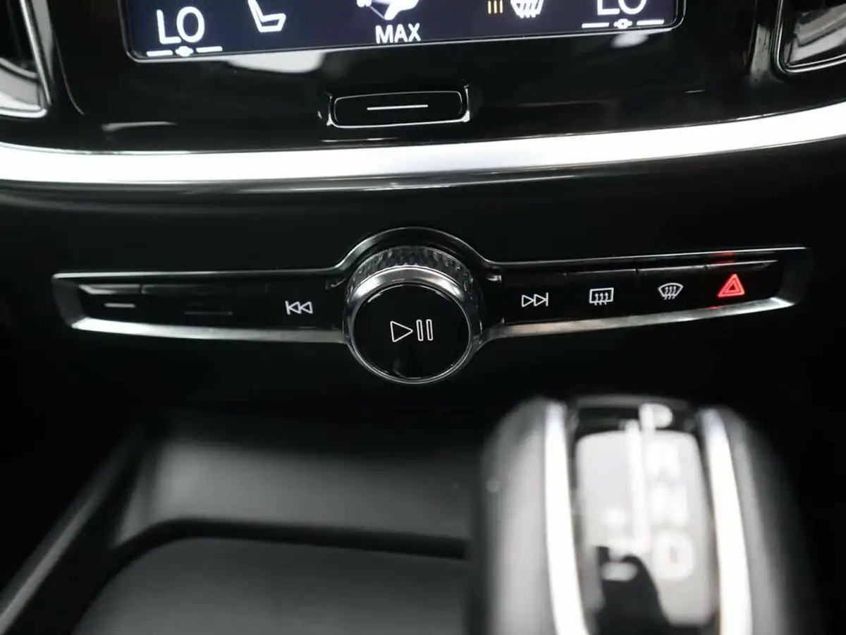2020-volvo-v60-20td-d3-momentum-plus-geartronic-big-17