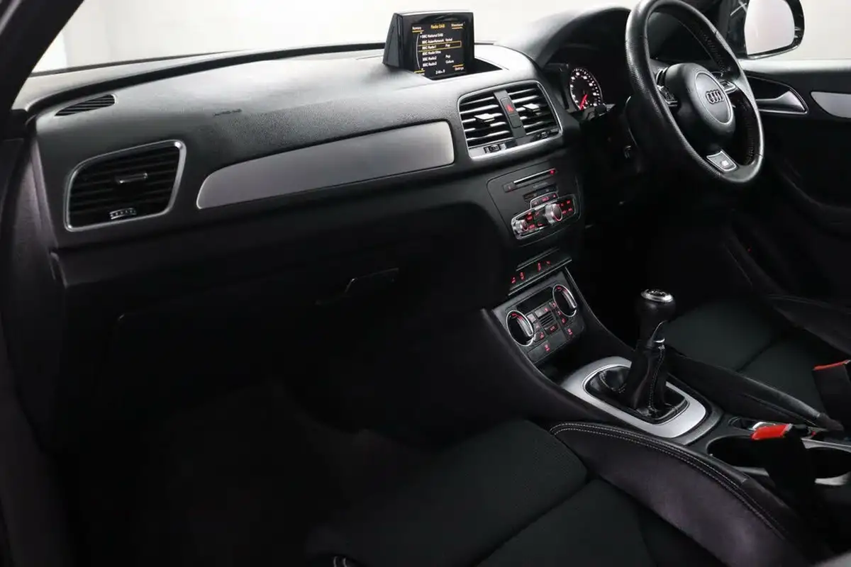 2017-audi-q3-14-tfsi-s-line-edition-big-33