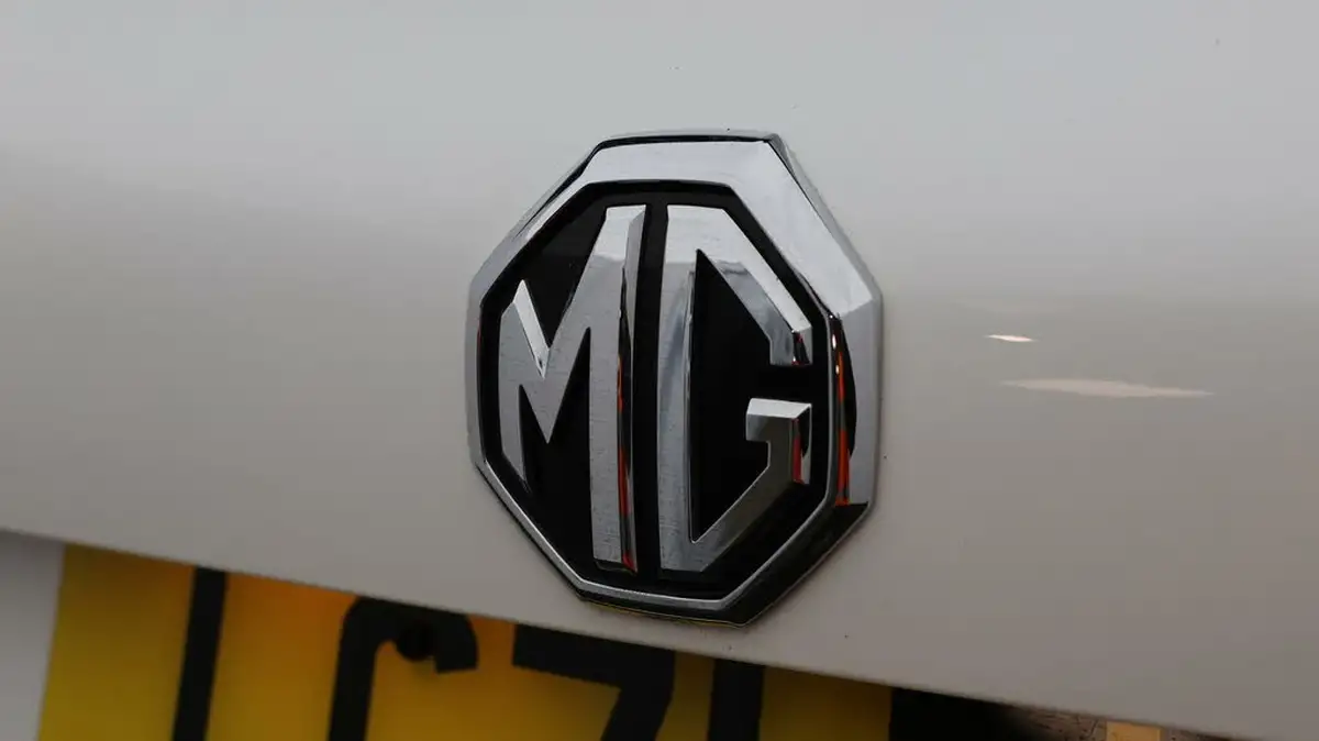 2021-mg-hs-15t-gdi-excite-162ps-big-19