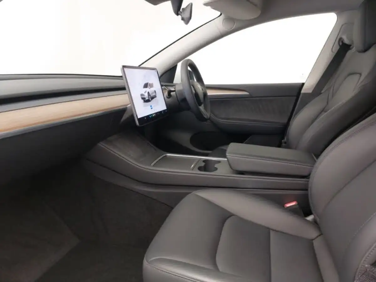 2023-tesla-model-y-e-rwd-big-4