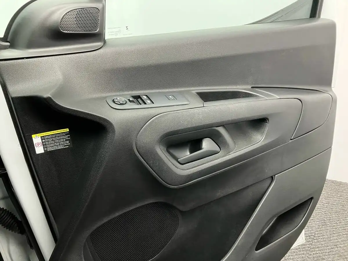 2023-toyota-proace-city-15d-icon-l1-big-28