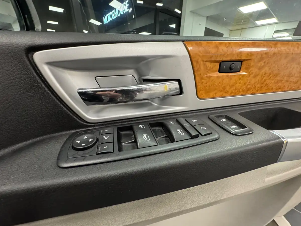 2009-chrysler-grand-voyager-28td-limited-big-30