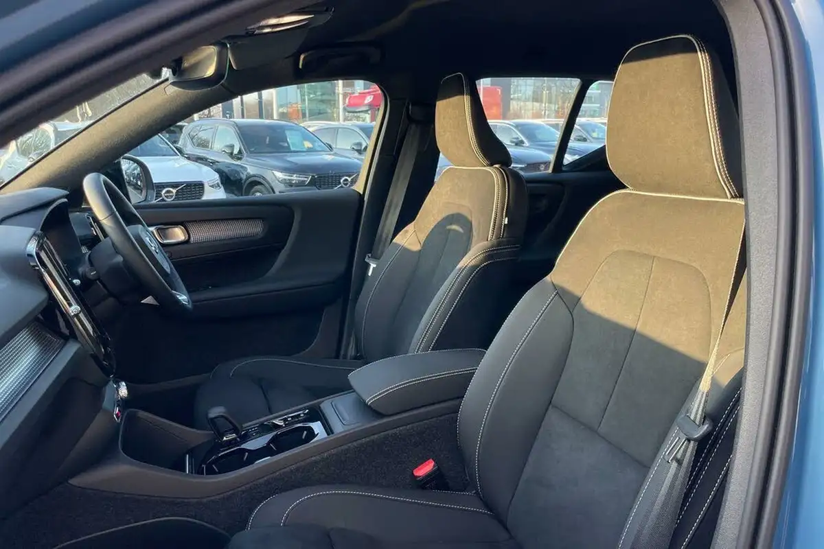2024-volvo-xc40-20-b3-plus-big-26