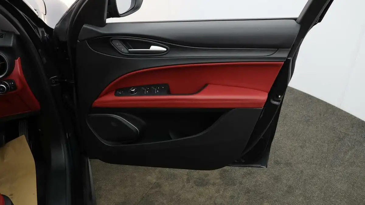 2019-alfa-romeo-stelvio-20-super-ss-big-14