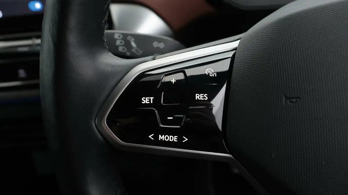 2021-volkswagen-id4-e-city-148ps-big-24