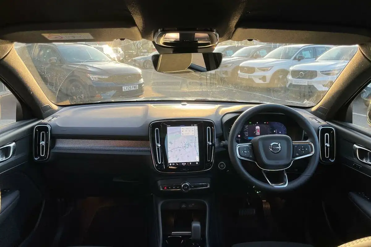 2024-volvo-xc40-20-b3-plus-big-2