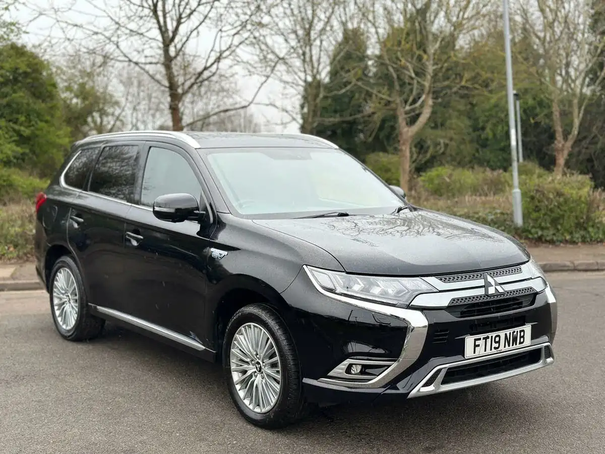 2019-mitsubishi-outlander-24-4h-phev-big-3