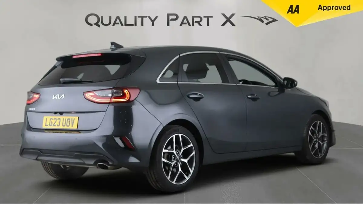 2022-kia-ceed-15-t-gdi-3-hatchback-big-5