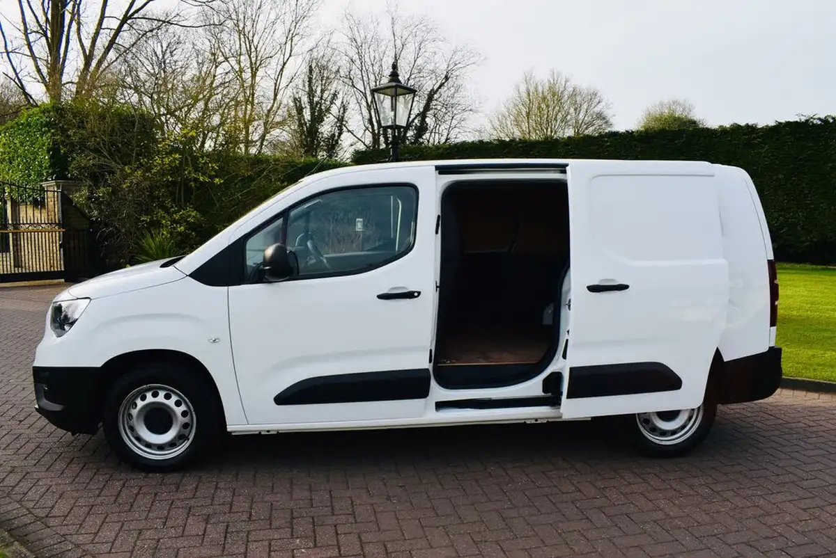 2021-vauxhall-combo-15cdti-edition-2300-100pseu6dt-l2h1-panel-big-5