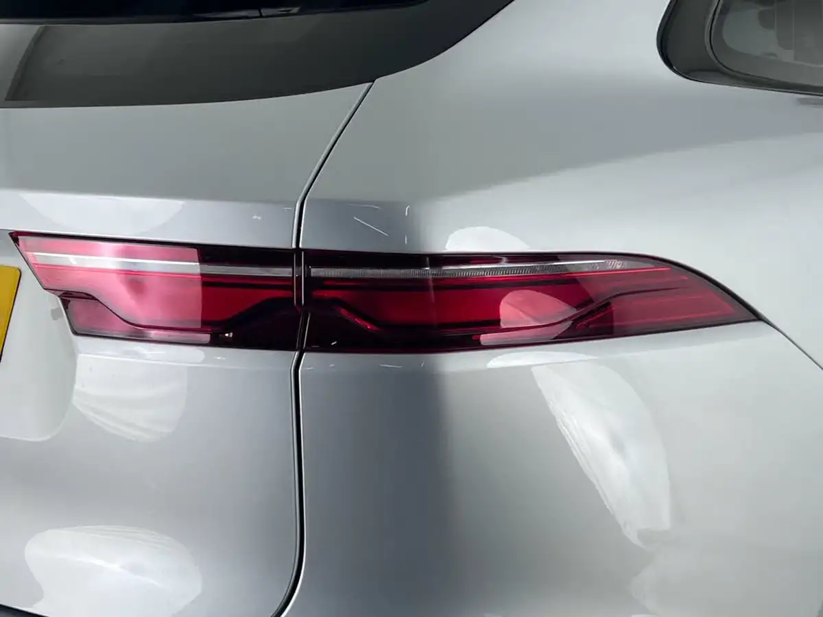 2022-jaguar-f-pace-20-d200-r-dynamic-s-big-9