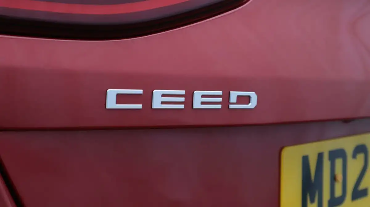 2023-kia-ceed-15-t-gdi-2-158bhp-non-adap-hatchback-big-20