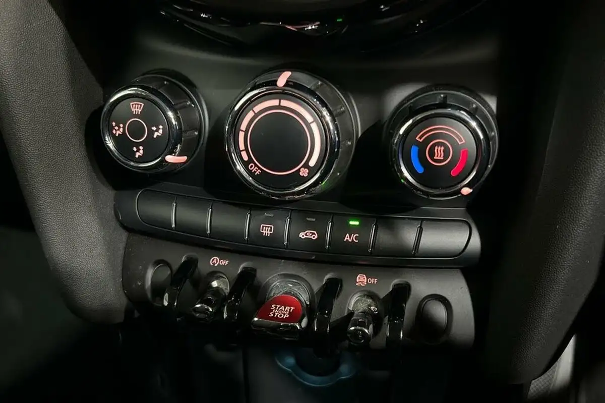 2021-mini-cooper-15-cooper-classic-hatchback-3d-big-32