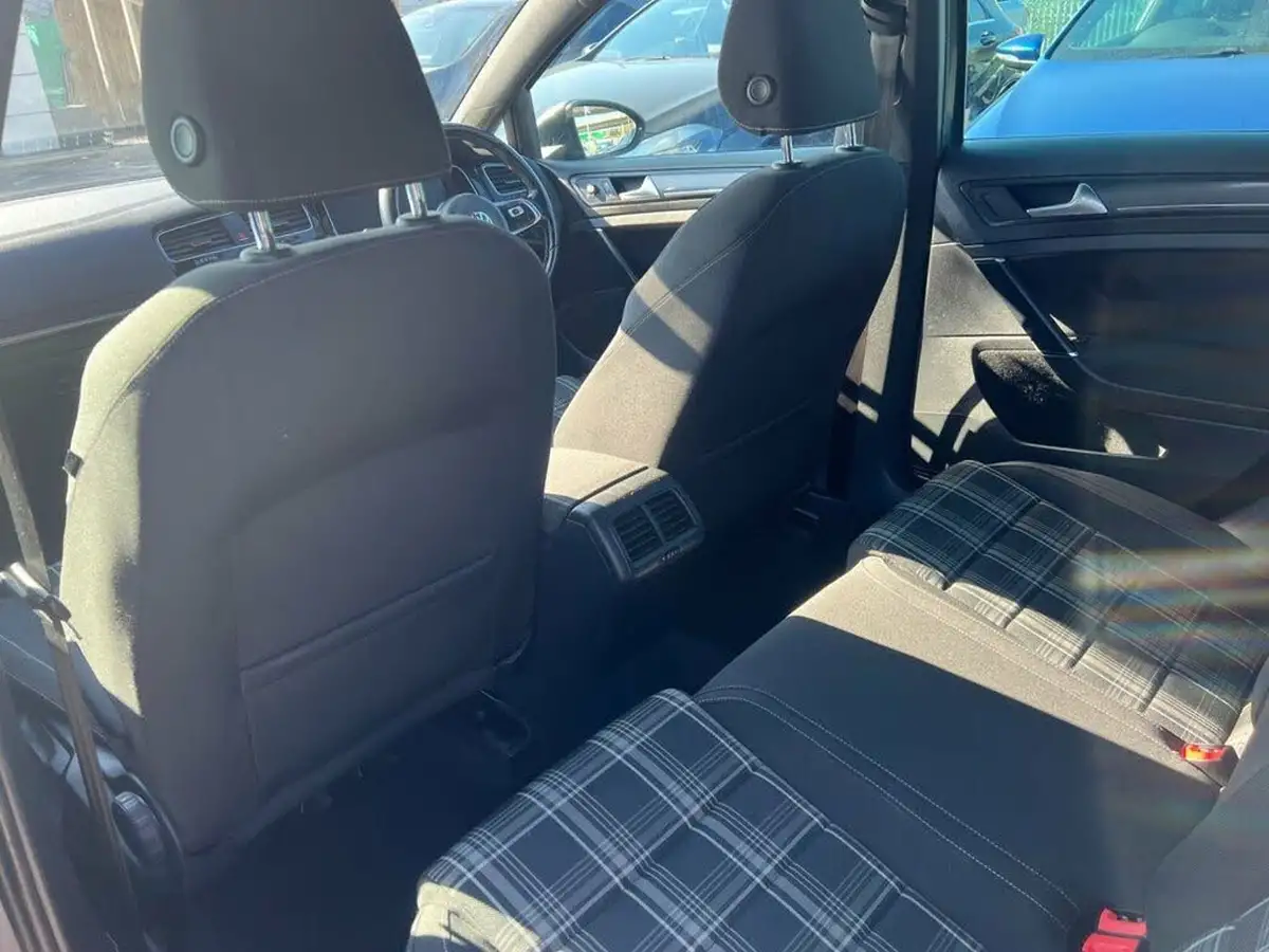 2018-volkswagen-golf-20tdi-gtd-hatchback-5d-big-17